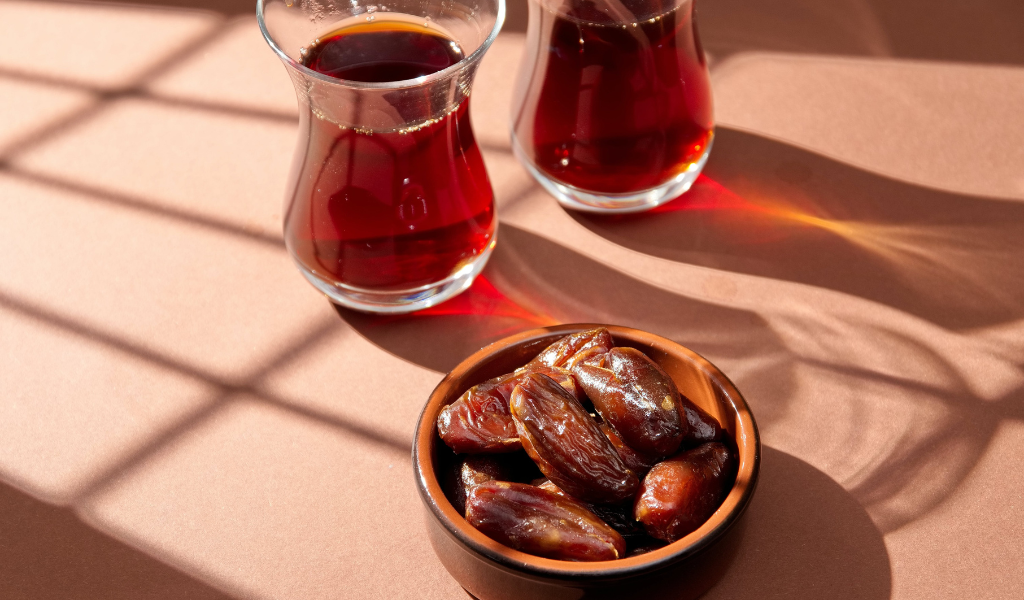 konsumsi madu dan kurma saat sahur